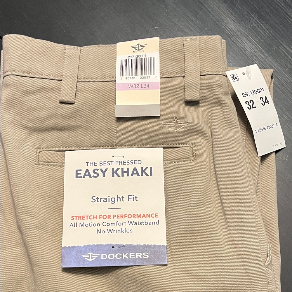 NWT Dockers Men's Khaki Straight Fit Pants W32